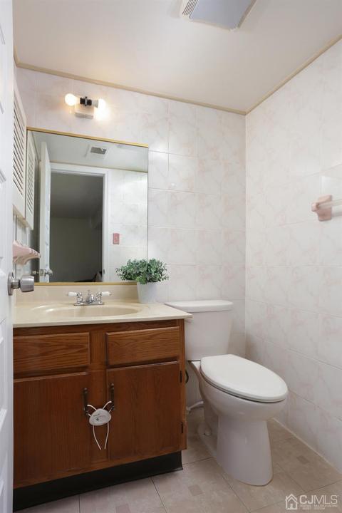 2 Honeysuckle Ln, Edison, NJ 08820 photo 21