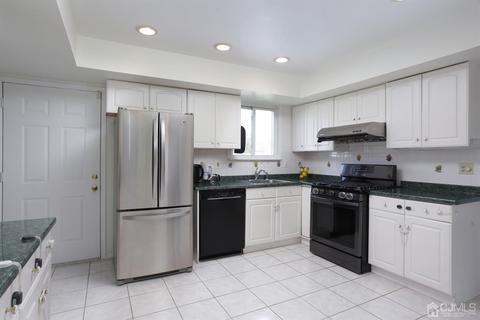 2 Honeysuckle Ln, Edison, NJ 08820 photo 11