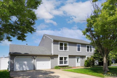 2 Honeysuckle Ln, Edison, NJ 08820 photo 2