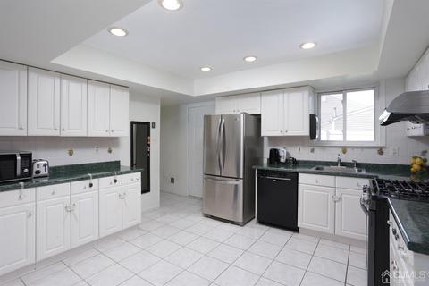 2 Honeysuckle Ln, Edison, NJ 08820 photo 12