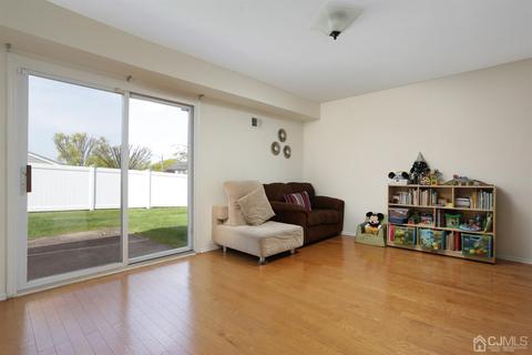 2 Honeysuckle Ln, Edison, NJ 08820 photo 9