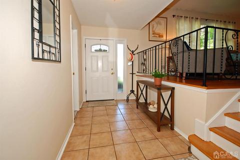 9 Shearn Dr, Middlesex, NJ 08846 photo 2
