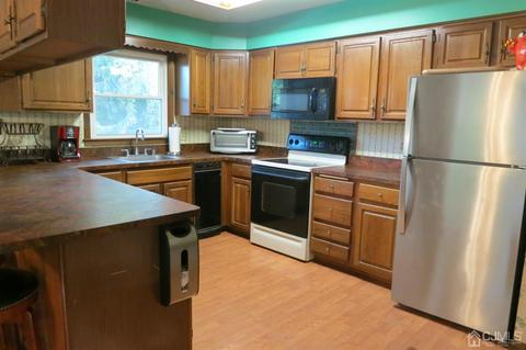 136 Coleman St, Middlesex, NJ 08846 photo 4