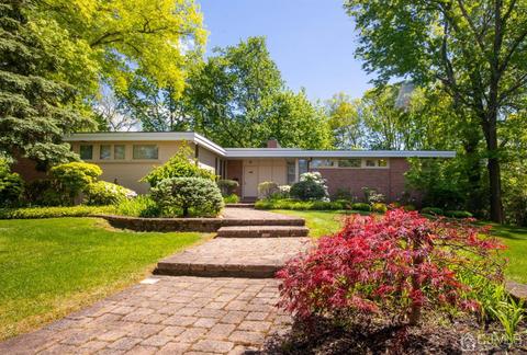 8 Hamlin Rd, Edison, NJ 08817 photo 1