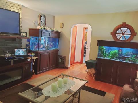 2 Center Ave, Parlin, NJ 08859 photo 9