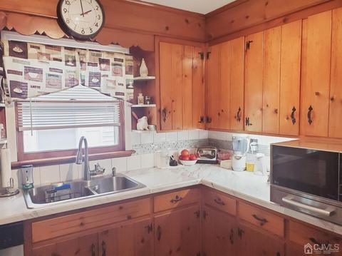 2 Center Ave, Parlin, NJ 08859 photo 13