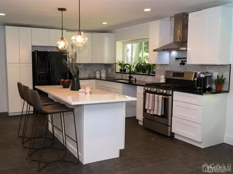 110 Mountain Pkwy, Green Brook, NJ 08812