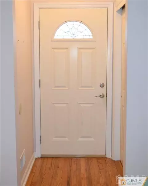 29 Warwick Rd, Edison, NJ 08820 photo 3