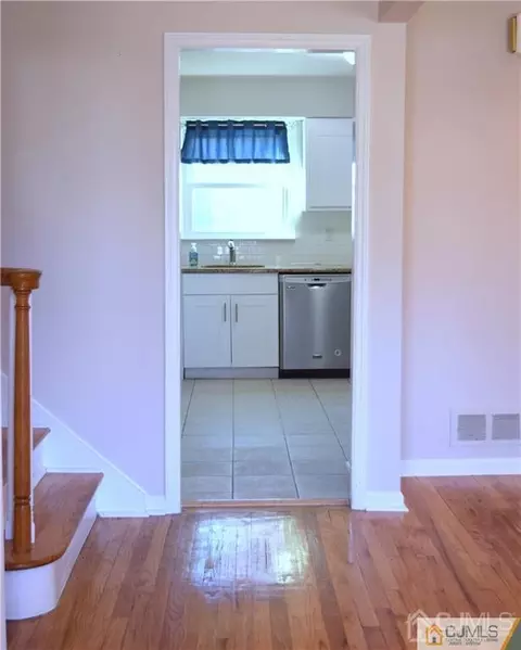 29 Warwick Rd, Edison, NJ 08820 photo 4