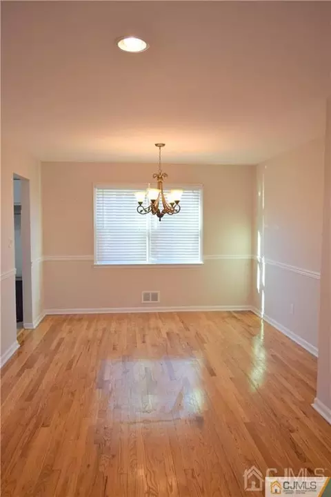 29 Warwick Rd, Edison, NJ 08820 photo 6