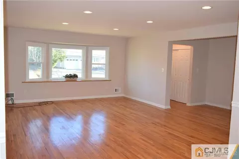 29 Warwick Rd, Edison, NJ 08820 photo 5