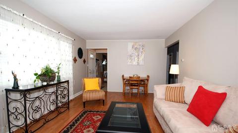 44 Ramsey Rd, Middlesex, NJ 08846 photo 4