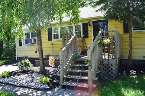 26 Baker Dr, Helmetta, NJ 08828 photo 2