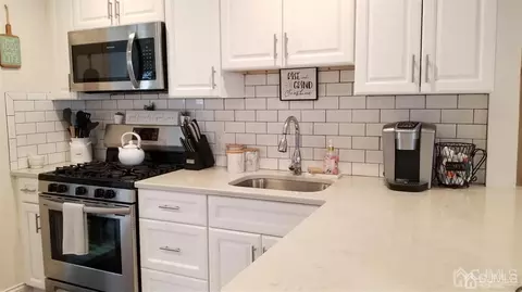 21 Colfax Rd, Edison, NJ 08817 photo 1