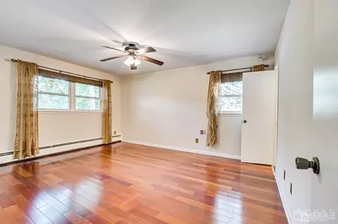 10 Calvert East Ave, Edison, NJ 08820 photo 16