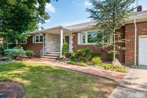 10 Calvert East Ave, Edison, NJ 08820 photo 2
