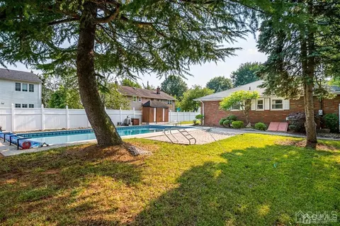 10 Calvert East Ave, Edison, NJ 08820 photo 35