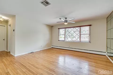 10 Calvert East Ave, Edison, NJ 08820 photo 11