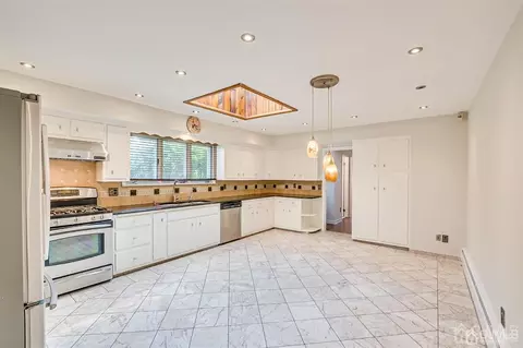 10 Calvert East Ave, Edison, NJ 08820 photo 8