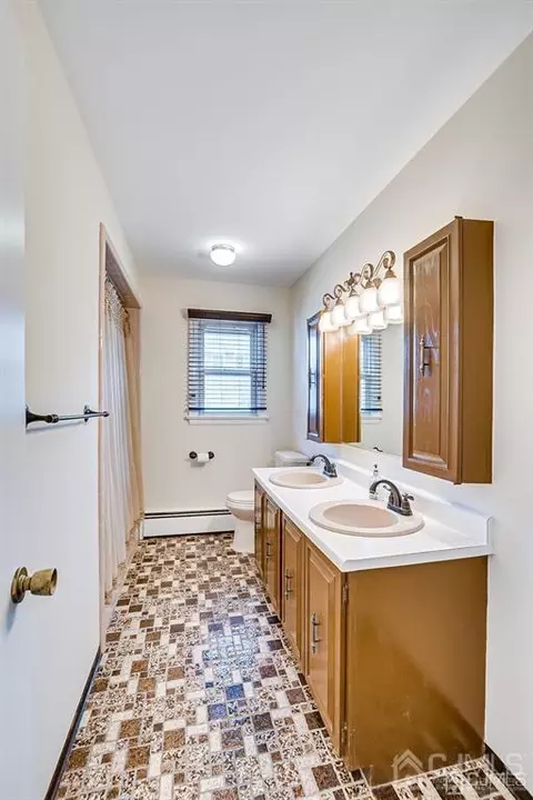 10 Calvert East Ave, Edison, NJ 08820 photo 23