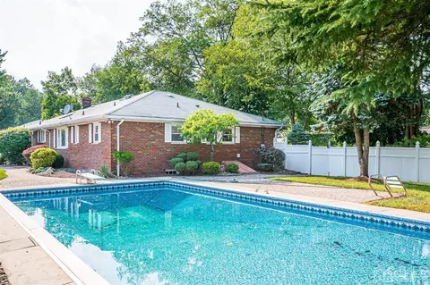 10 Calvert East Ave, Edison, NJ 08820 photo 31