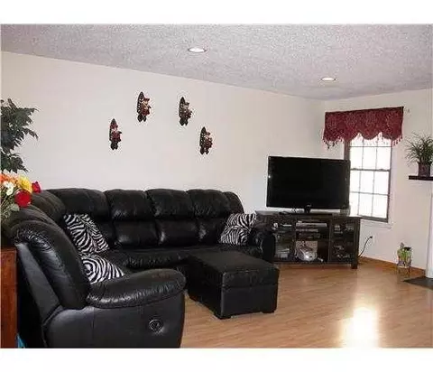 3903 Spring Brook Dr, Edison, NJ 08820 photo 7