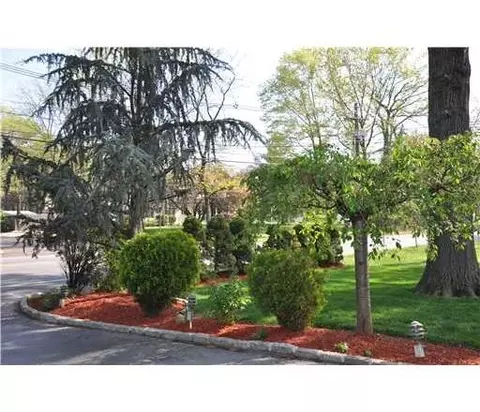 2035 Oak Tree Rd, Edison, NJ 08820 photo 3