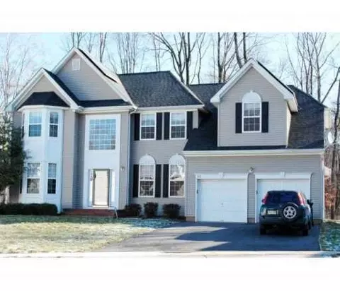 140 Rolling Brook Dr, Edison, NJ 08820 photo 1