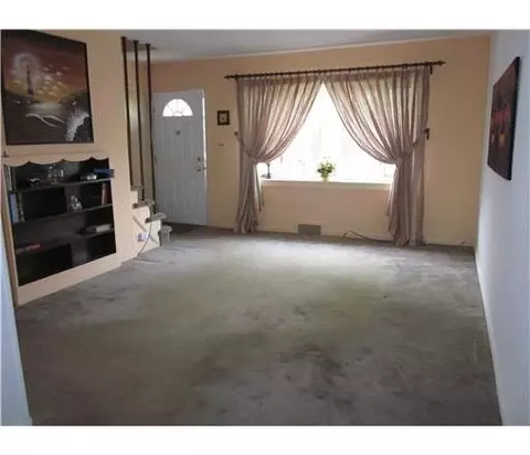 73 Schuyler Dr, Edison, NJ 08817 photo 2