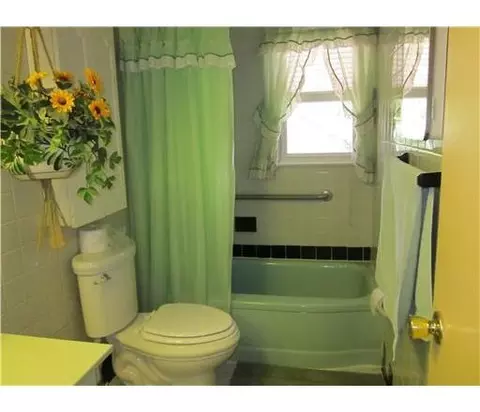 73 Schuyler Dr, Edison, NJ 08817 photo 9