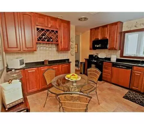 386 Plainfield Rd, Edison, NJ 08820 photo 2
