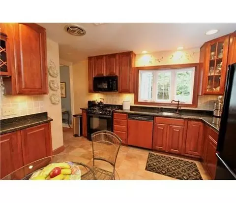 386 Plainfield Rd, Edison, NJ 08820 photo 3