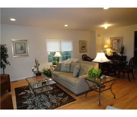 52 Alexander St, Edison, NJ 08820 photo 1