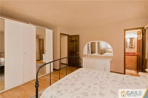 8 Willow Dr, Edison, NJ 08820 photo 19