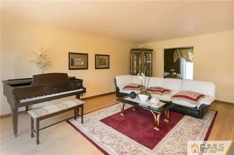 8 Willow Dr, Edison, NJ 08820 photo 12