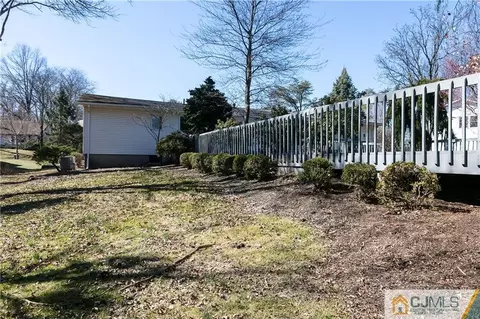 8 Willow Dr, Edison, NJ 08820 photo 7