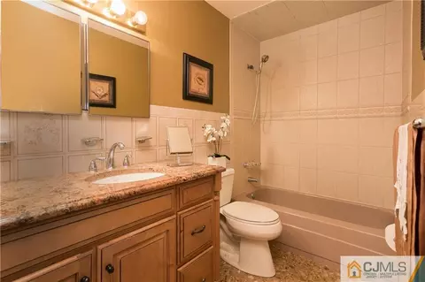 8 Willow Dr, Edison, NJ 08820 photo 25