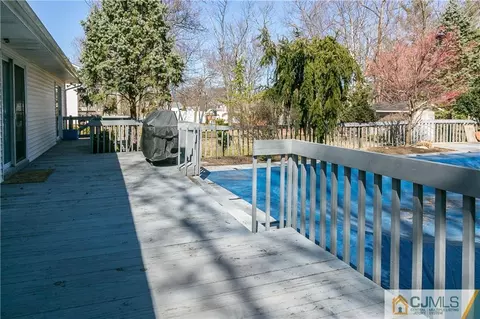 8 Willow Dr, Edison, NJ 08820 photo 9