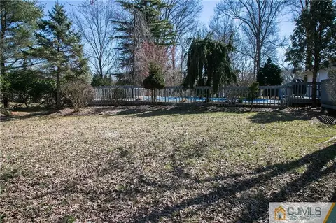 8 Willow Dr, Edison, NJ 08820 photo 6