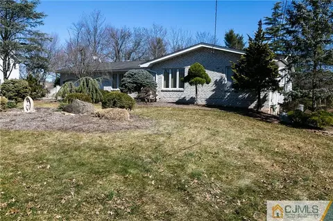 8 Willow Dr, Edison, NJ 08820 photo 2