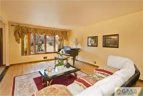 8 Willow Dr, Edison, NJ 08820 photo 13
