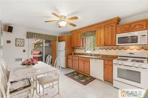 131 Westgate Dr, Edison, NJ 08820 photo 5