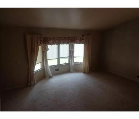 31 Scheid Dr, NJ 08859 photo 6