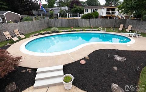 75 Harmon Rd, Edison, NJ 08837 photo 2