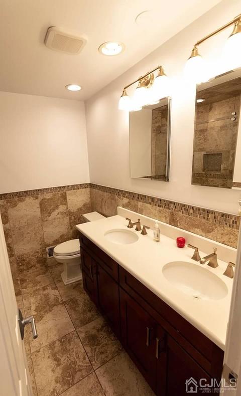 75 Harmon Rd, Edison, NJ 08837 photo 17