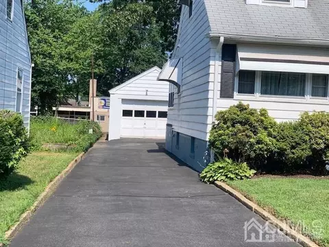 41 Maple Ave, Edison, NJ 08837 photo 2