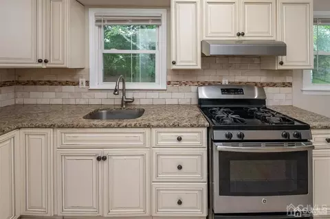 16 Roxy Ave, Edison, NJ 08820 photo 8