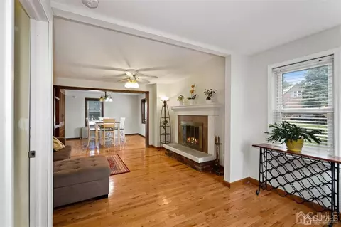 70 Lloyd St, Edison, NJ 08817 photo 4