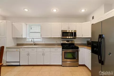 70 Lloyd St, Edison, NJ 08817 photo 9