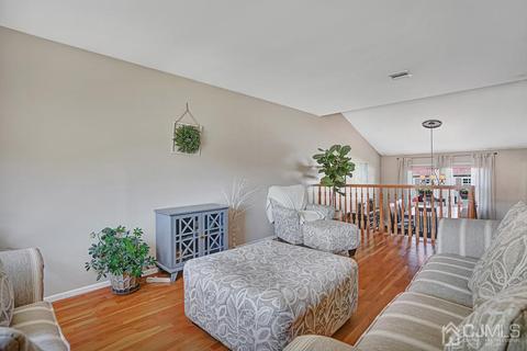 49 Mohawk Ave, Middlesex, NJ 08846 photo 2